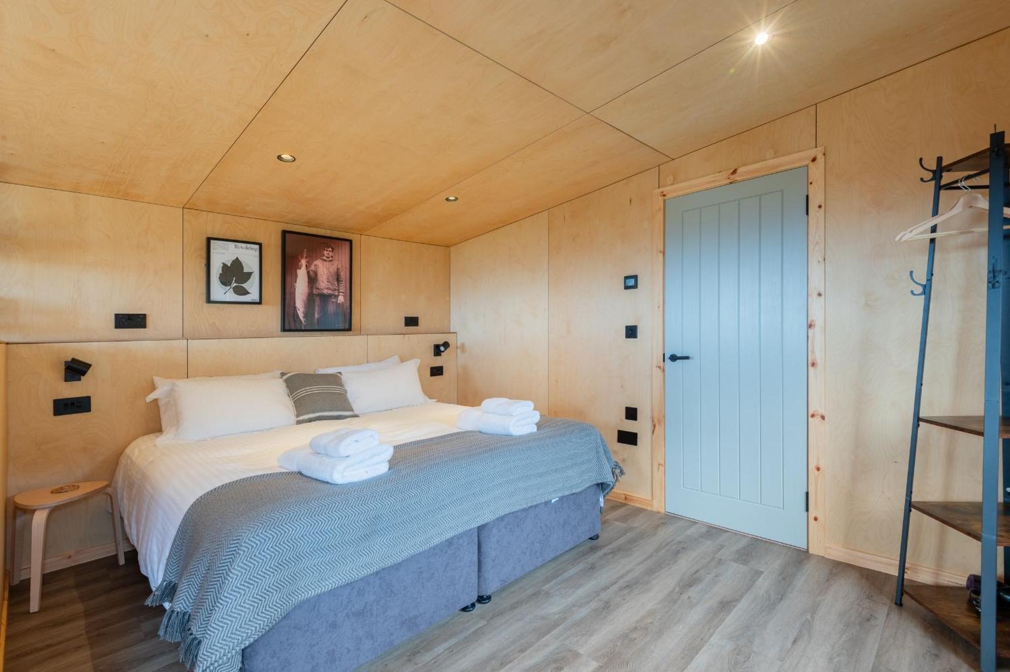 Rustic Cabins, Sea Views From Rewilded Farm With Highland Cows St Andrews Bagian luar foto