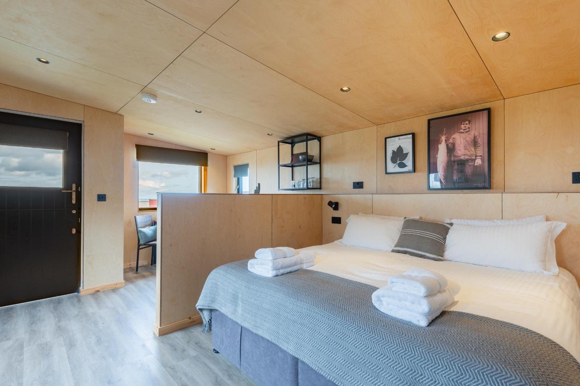 Rustic Cabins, Sea Views From Rewilded Farm With Highland Cows St Andrews Bagian luar foto